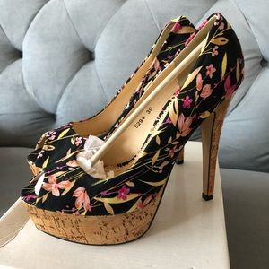 NEW In Box MAYFLOWER Heels Flower Print Fabric/Leather 39